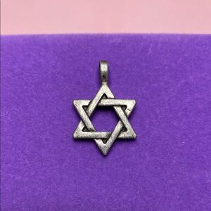 💛 Vintage Silver Tone Star of David Pendant